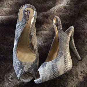 Snakeskin 🐍 👠 heels